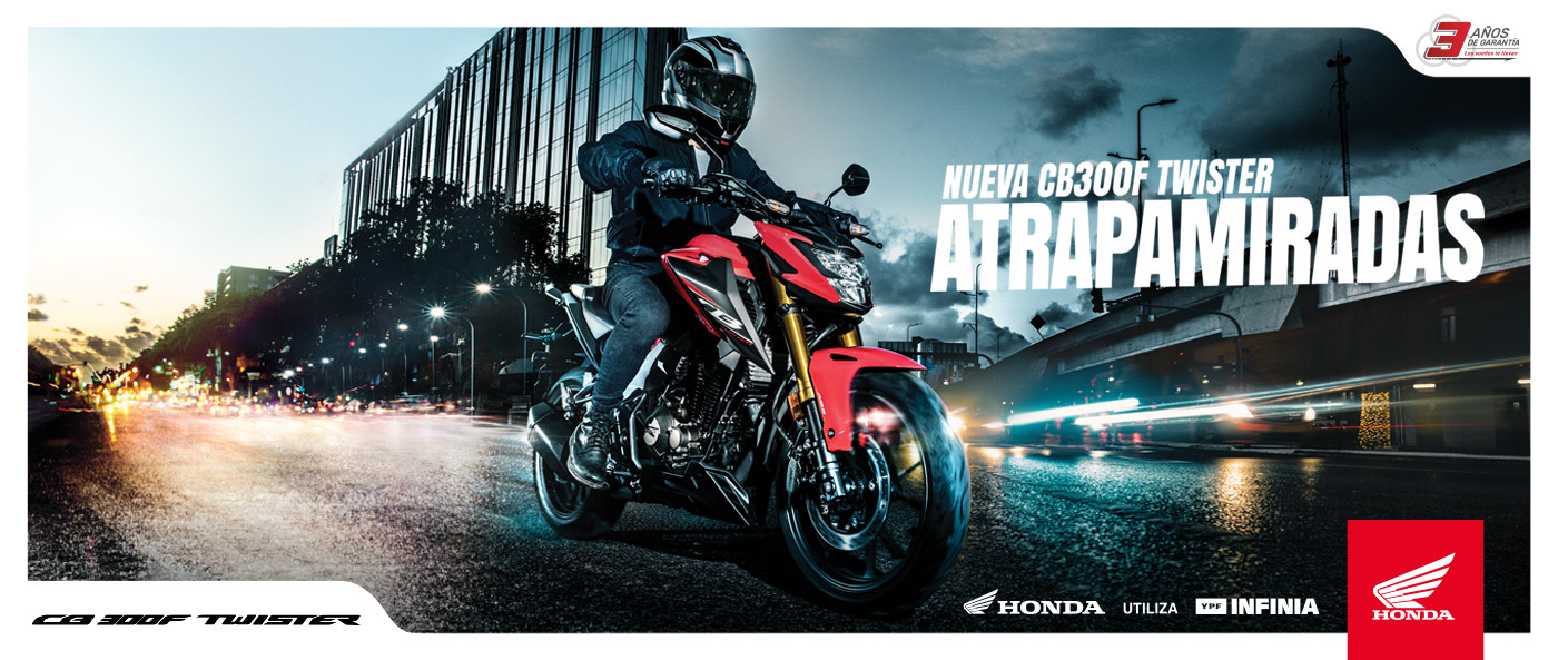 moto roja en la calle